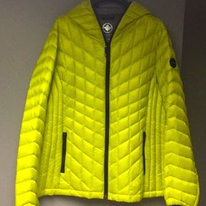 Lightweight puffer jacket